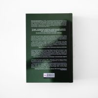 istoriju-pardavejas-zaliu-kostiumu-nugarele
